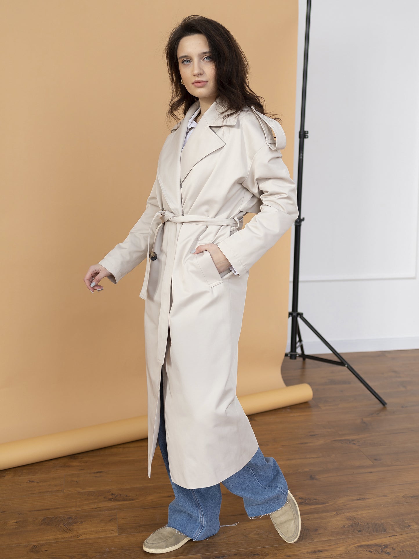 Double-breasted water-resistant trench coat, Milk