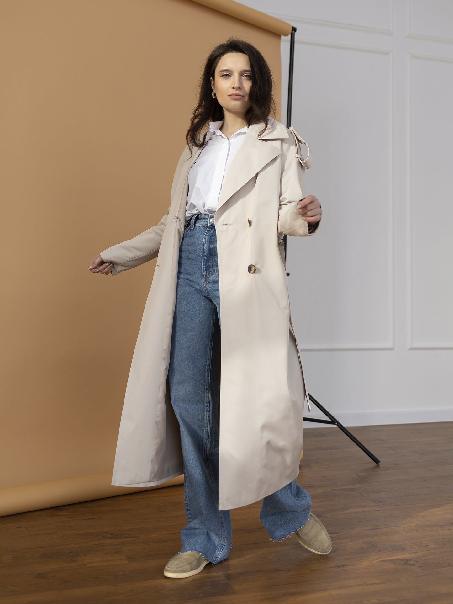 Double-breasted water-resistant trench coat, Milk